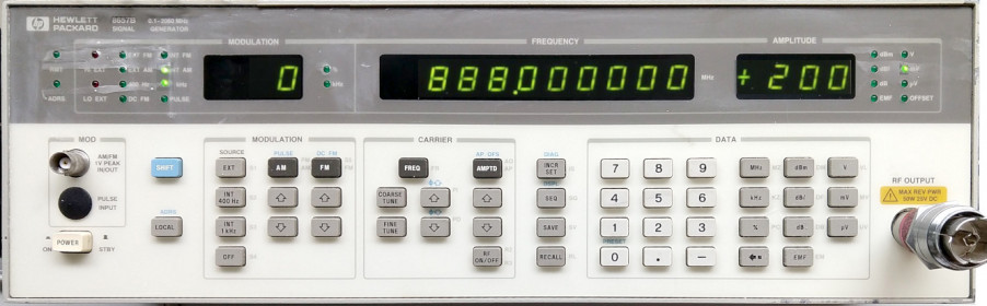 signal_generators:hp8657b-sig-gen-front.jpg